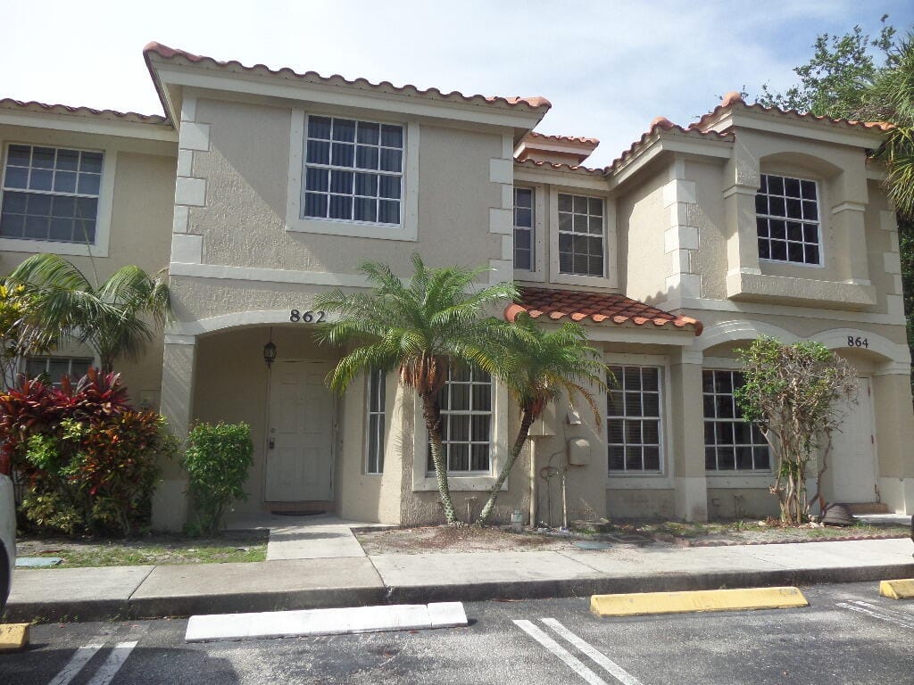 862 SUMMIT LAKE Drive — photo 1