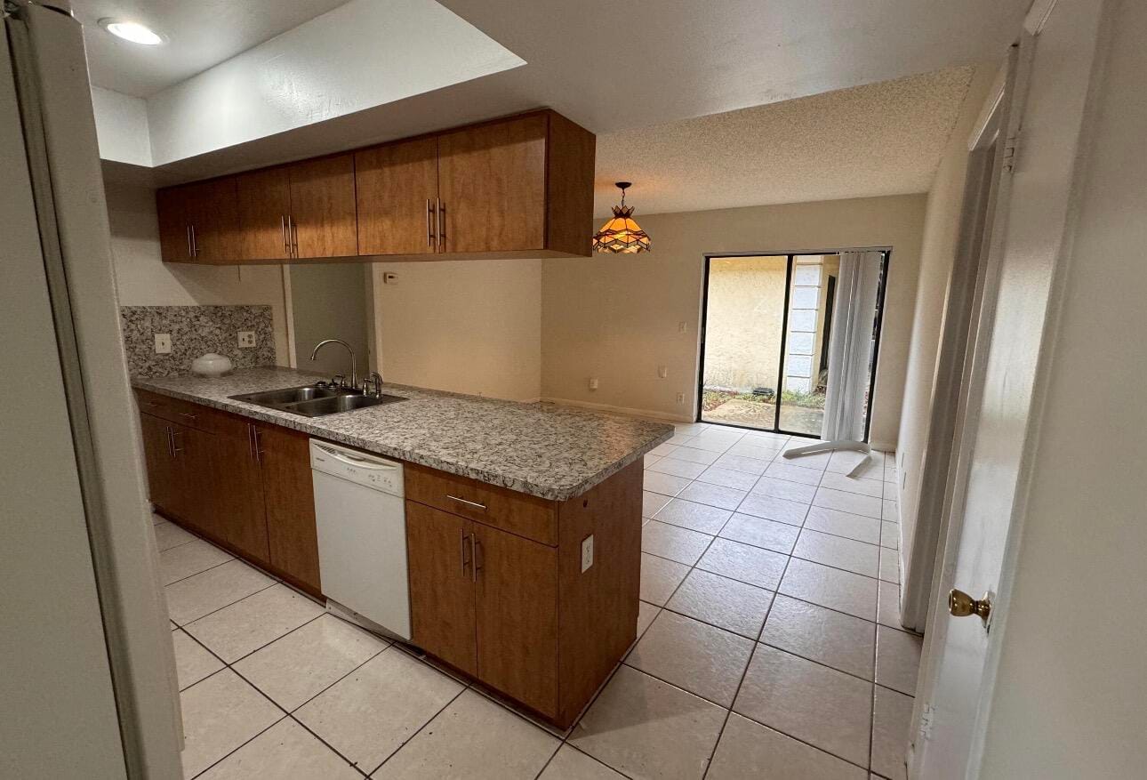 1115 Goldenrod Road 1115 — photo 5