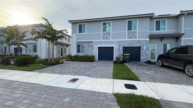 679 SE 13th St Circle, Homestead, FL 33034