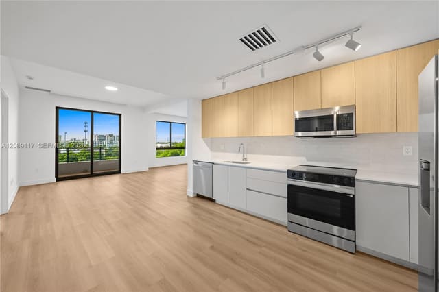 215 SE 4th Street 406, Hallandale Beach, FL 33009