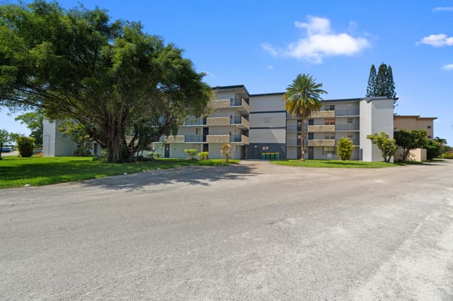 5275 NW 10TH Court 305, Lakeview South Condo, Plantation, FL