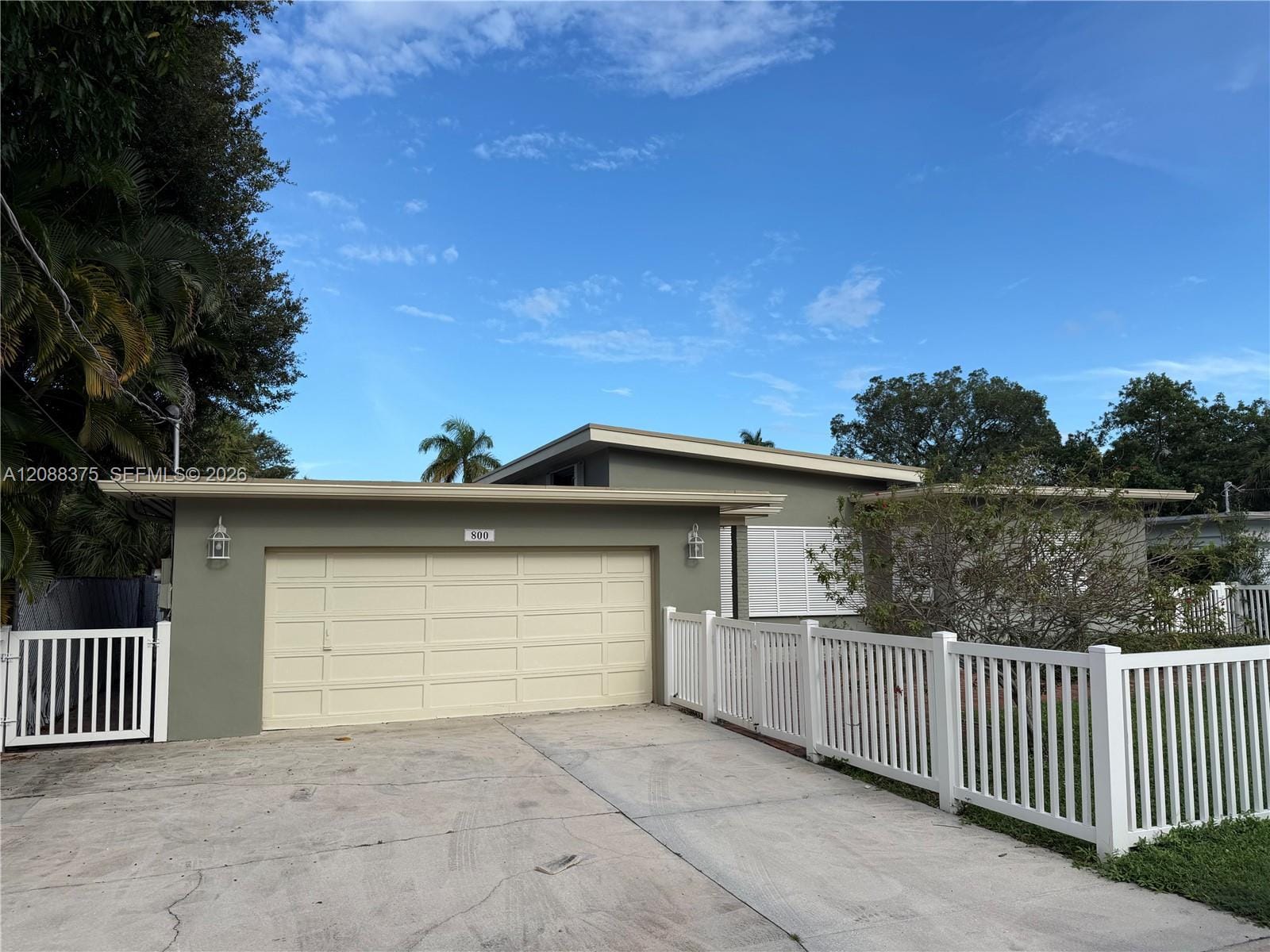 800 SW 8th Terrace — photo 2