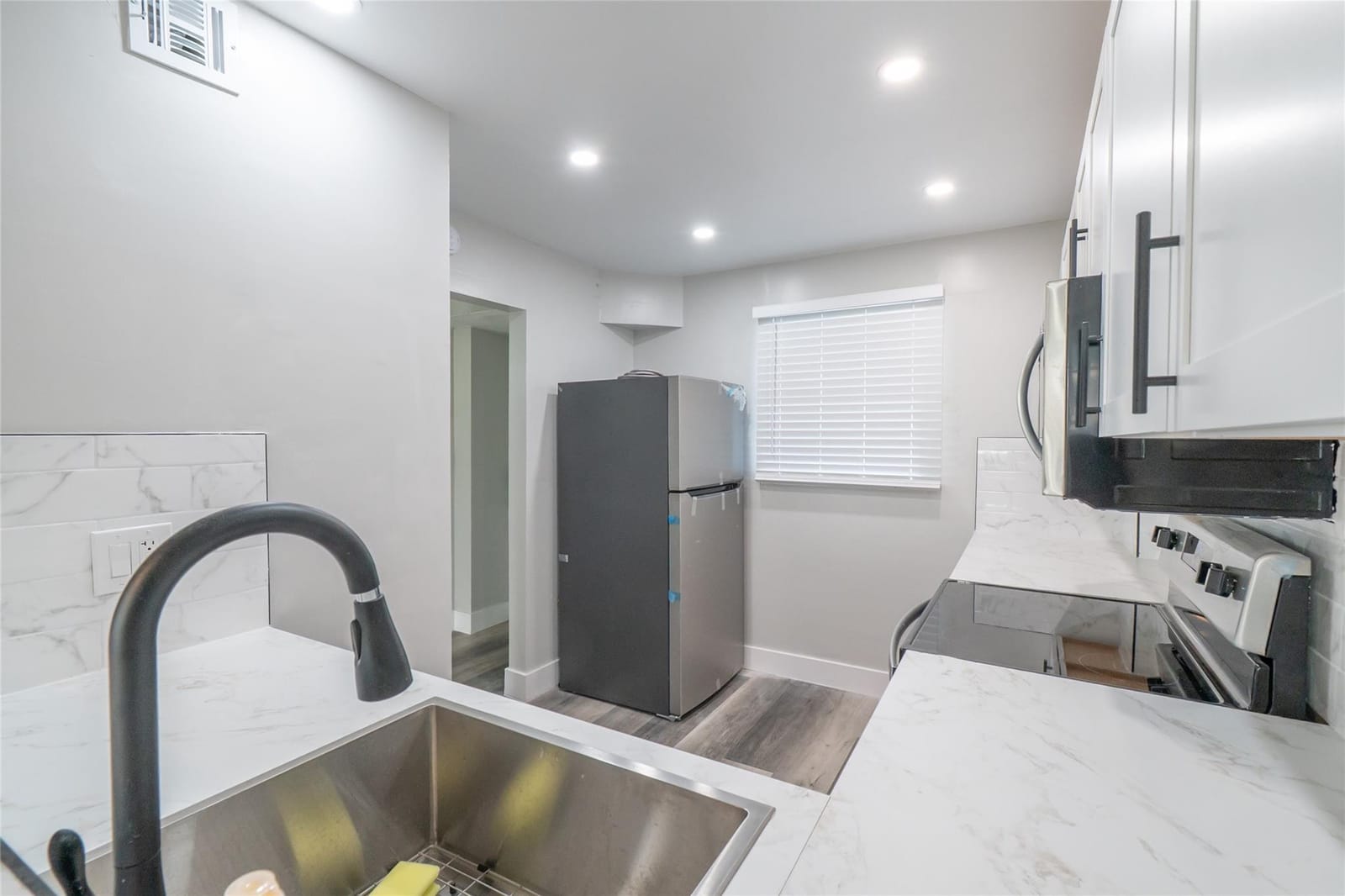 119 ROYAL PARK Drive 4H, Oakland Park, FL 33309 photo 4