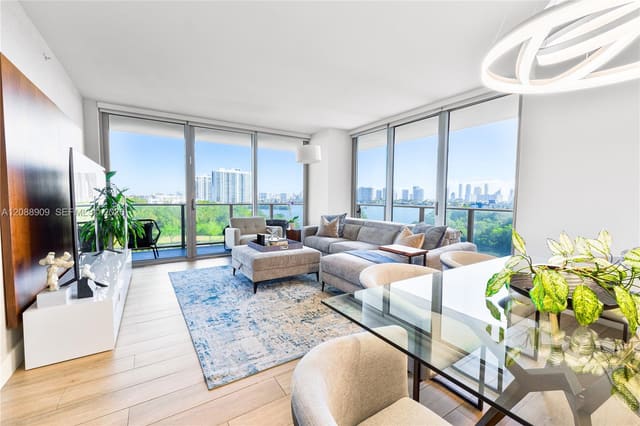 16385 Biscayne Boulevard 707, North Miami Beach, FL 33160