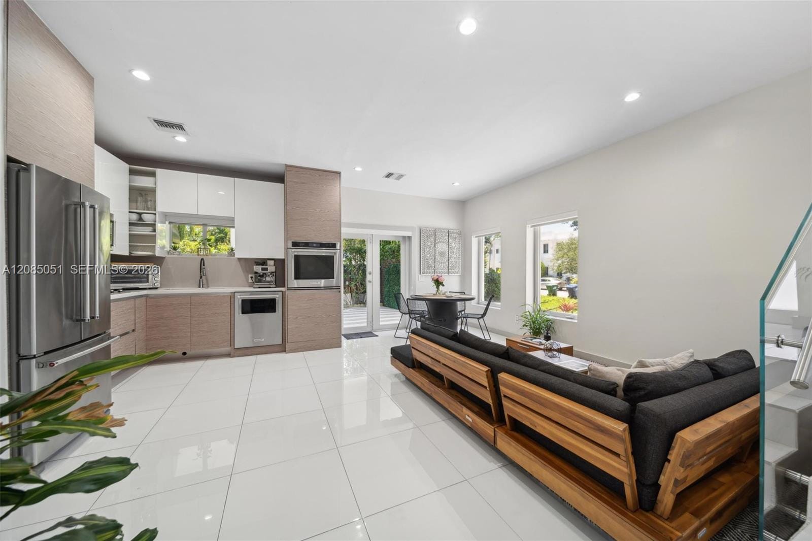2615 NE 213th Street, Miami, FL 33180 photo 2