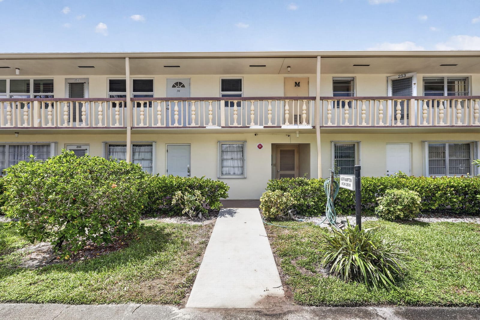 253 NORTHAMPTON M, West Palm Beach, FL 33417 photo 2