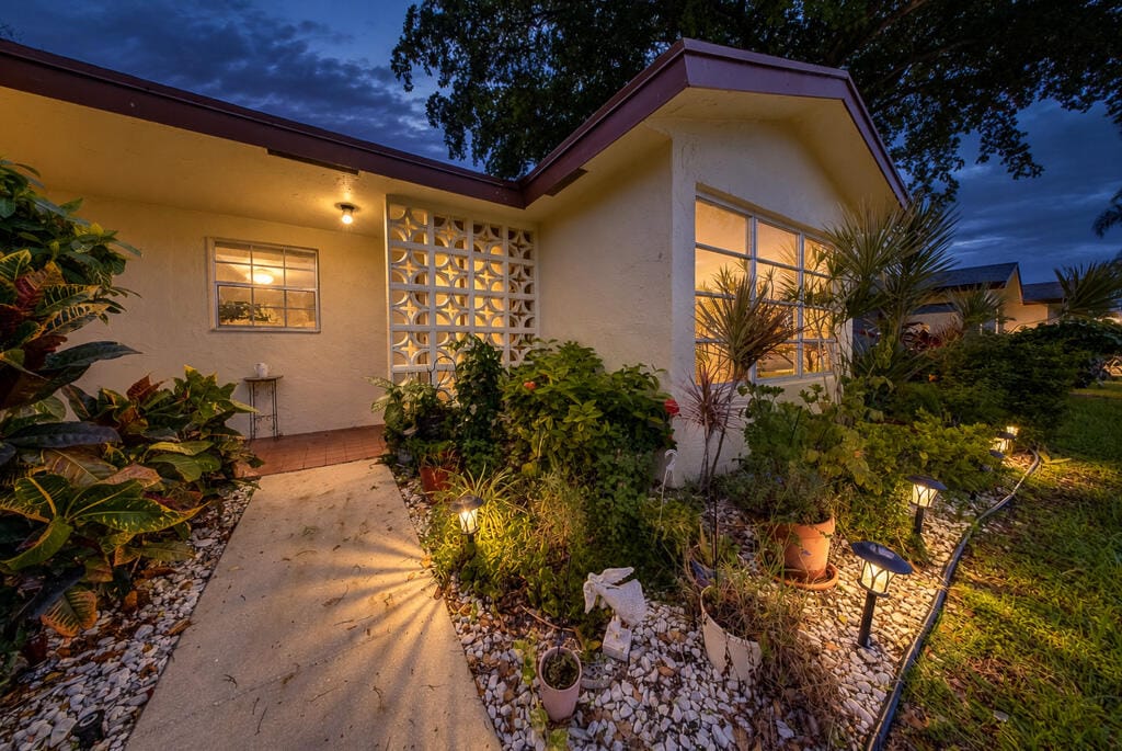 Pending home at 14000 NESTING Way D, Delray Beach, FL 33484