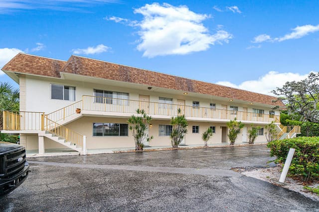 701 NE 7TH Avenue 4, Delray Beach, FL 33483