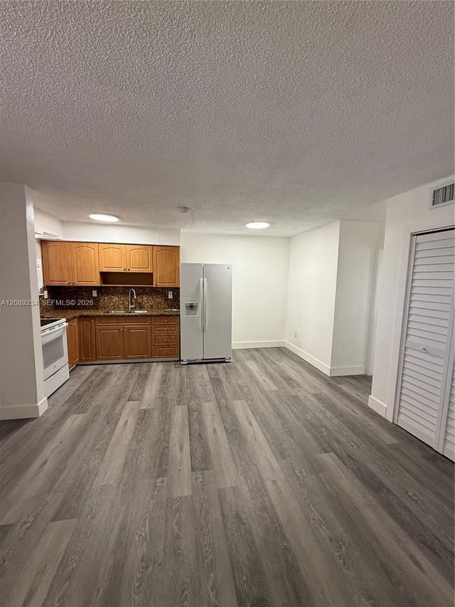 2385 NW 11th Street C31, Miami, FL 33125
