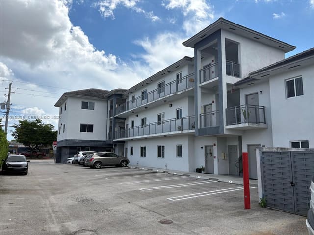 4260 Palm Avenue, Hialeah, FL 33012