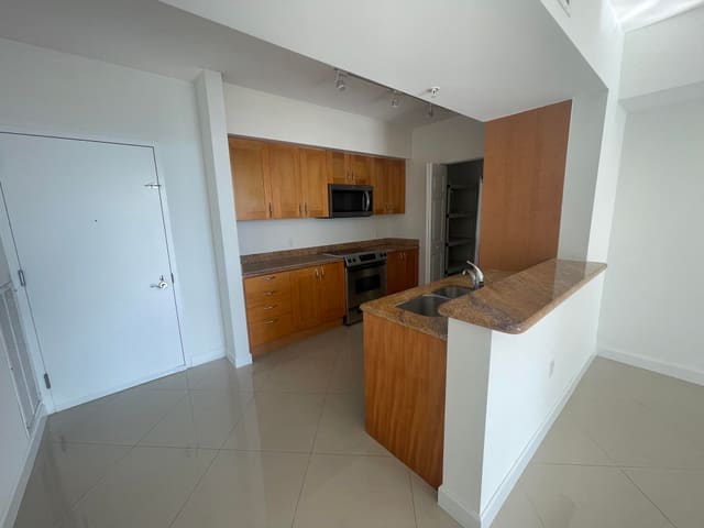 1755 E HALLANDALE BEACH Boulevard 1005E, Hallandale Beach, FL 33009