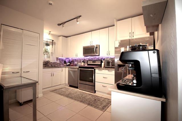 724 NE 23RD Drive, Wilton Manors, FL 33305