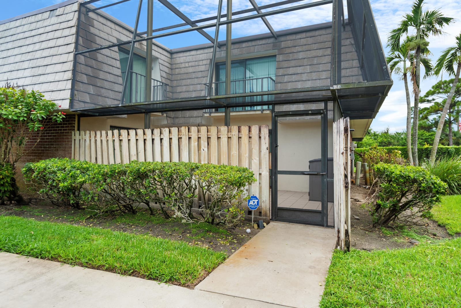 3190 SE BROOK Street — photo 3