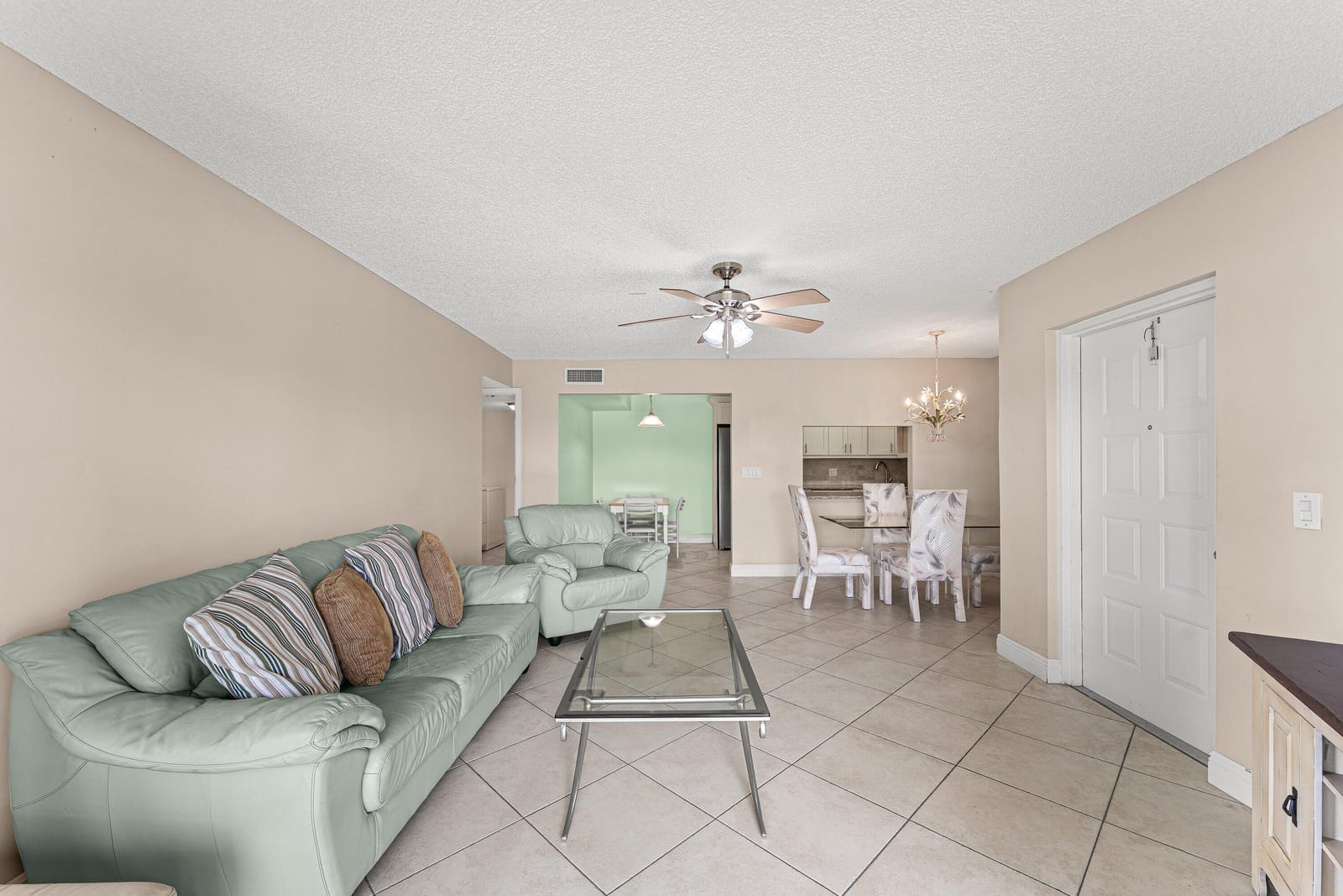 805 Sky Pine Way F2 — photo 4