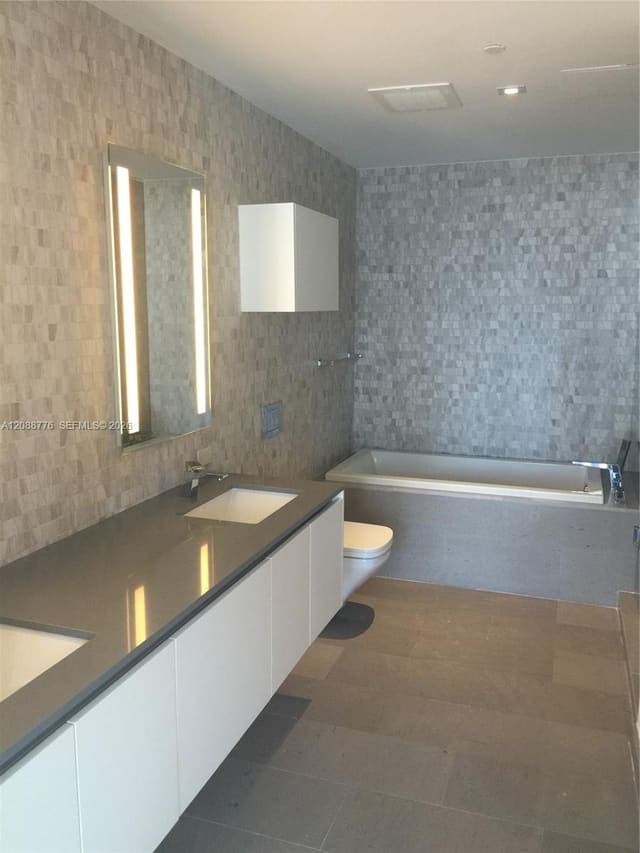 68 SE 6th Street 3405, Miami, FL 33131