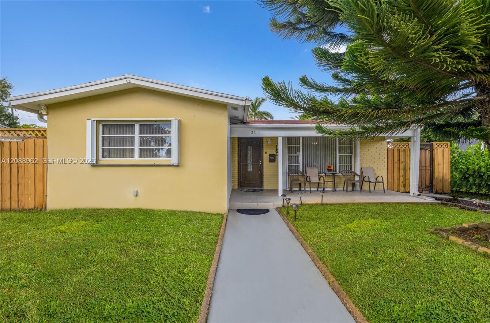 304 SW 68th Avenue, Pembroke Pines, FL 33023 photo 2