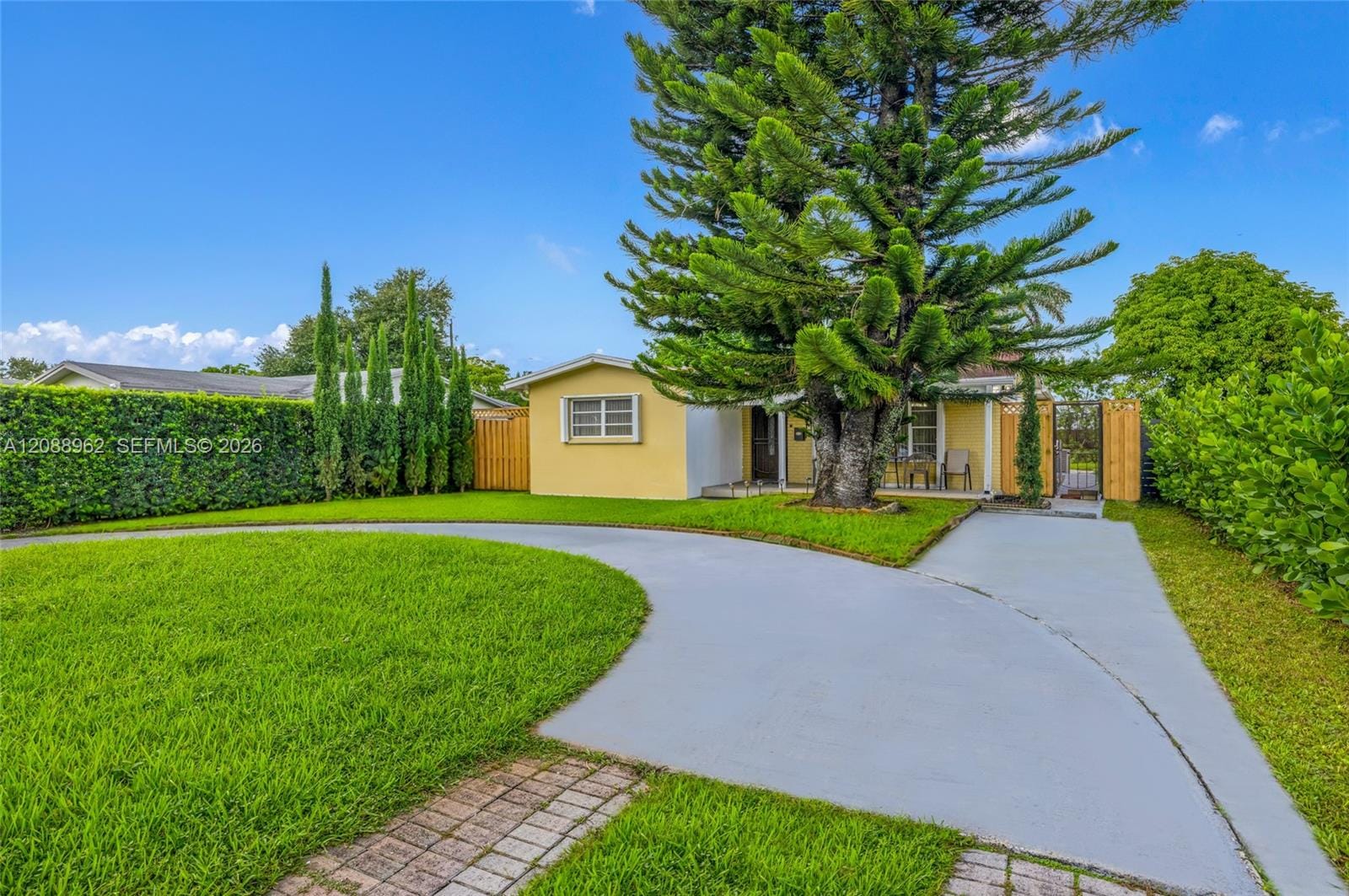 304 SW 68th Avenue, Pembroke Pines, FL 33023 photo 3