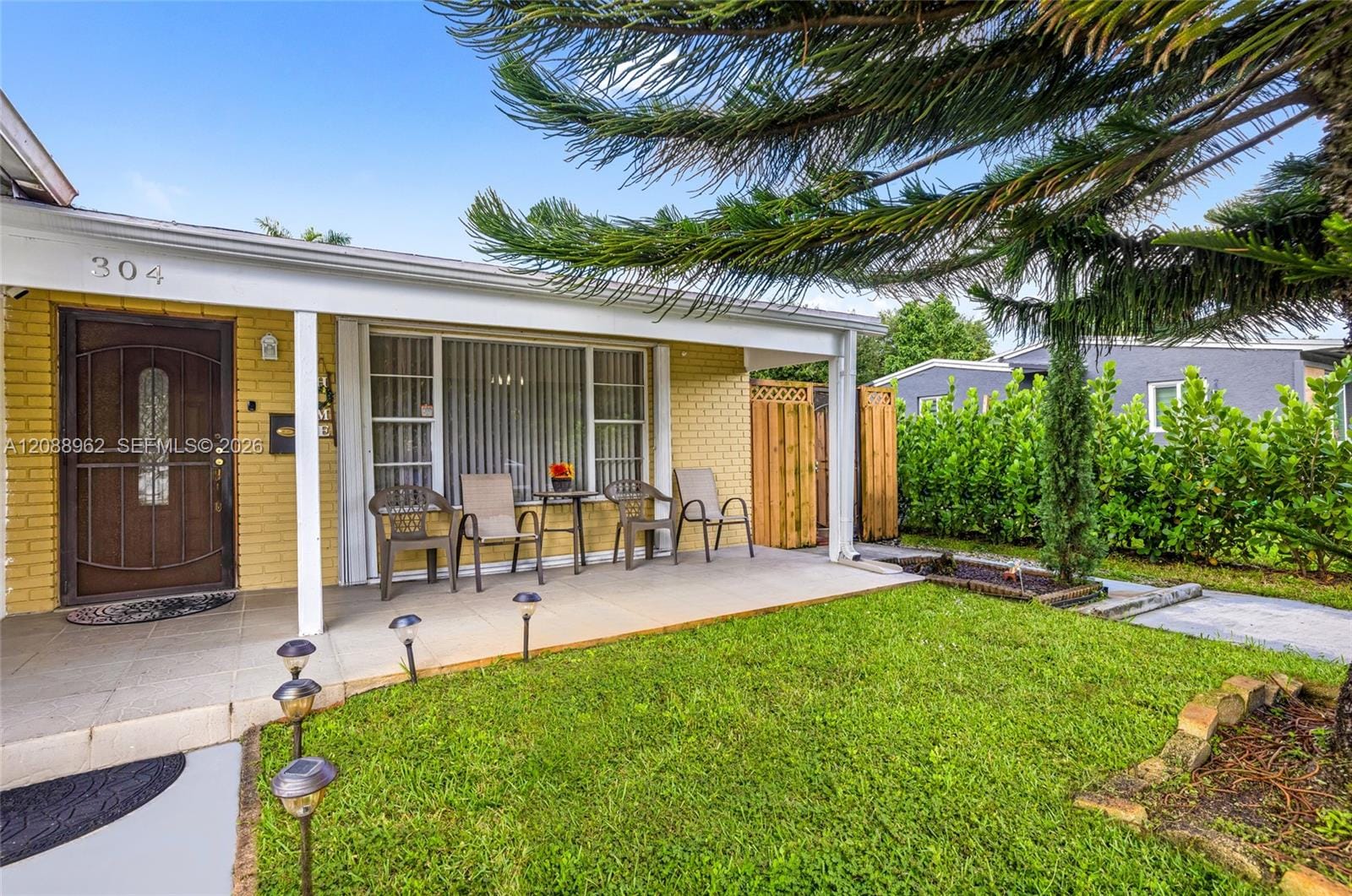 304 SW 68th Avenue, Pembroke Pines, FL 33023 photo 4