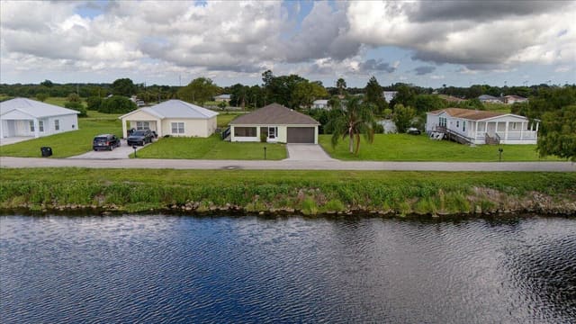 908 RIVERSIDE Drive SW, Moore Haven River Gardens, Moore Haven, FL