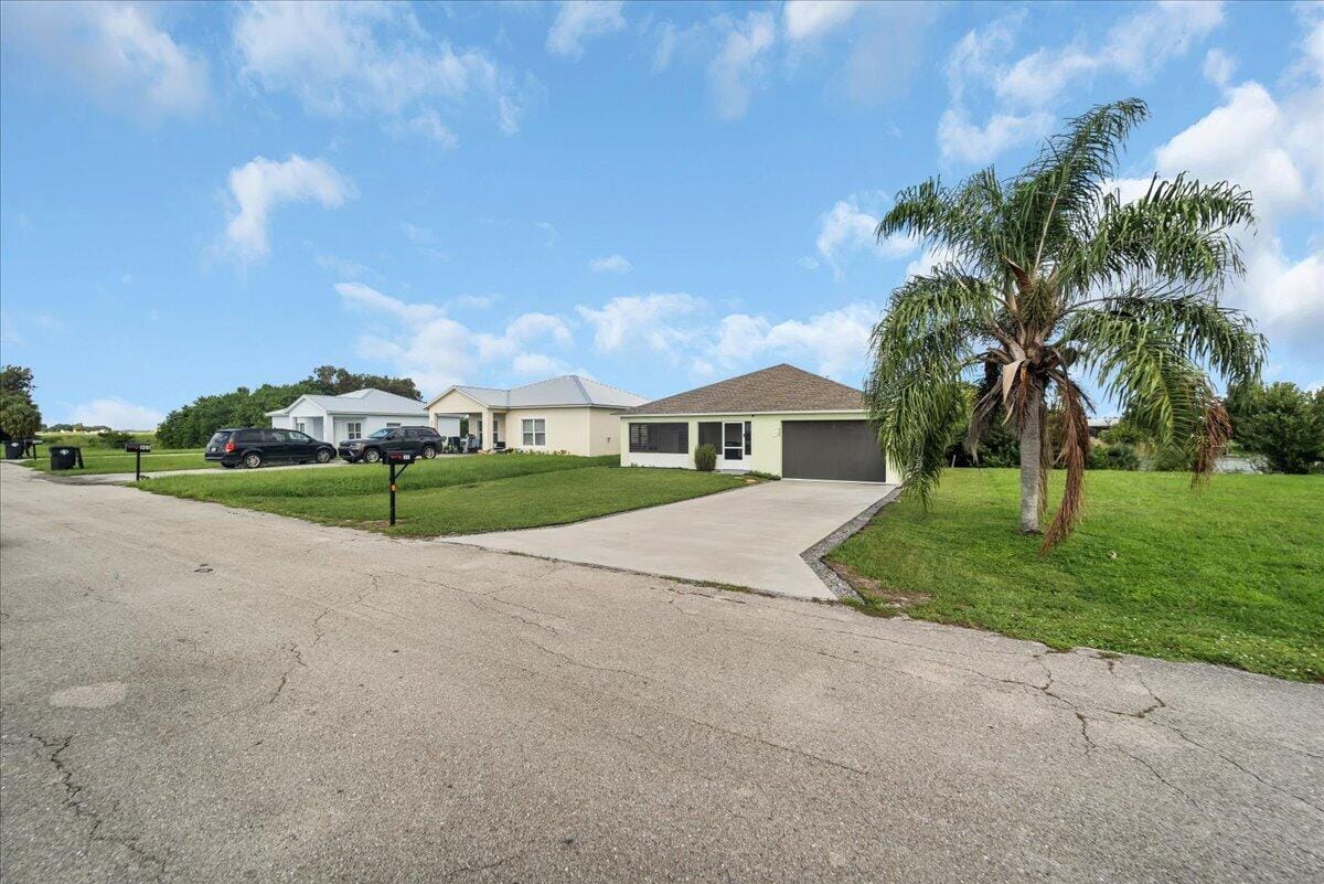 908 RIVERSIDE Drive SW, Moore Haven, FL 33471 photo 4