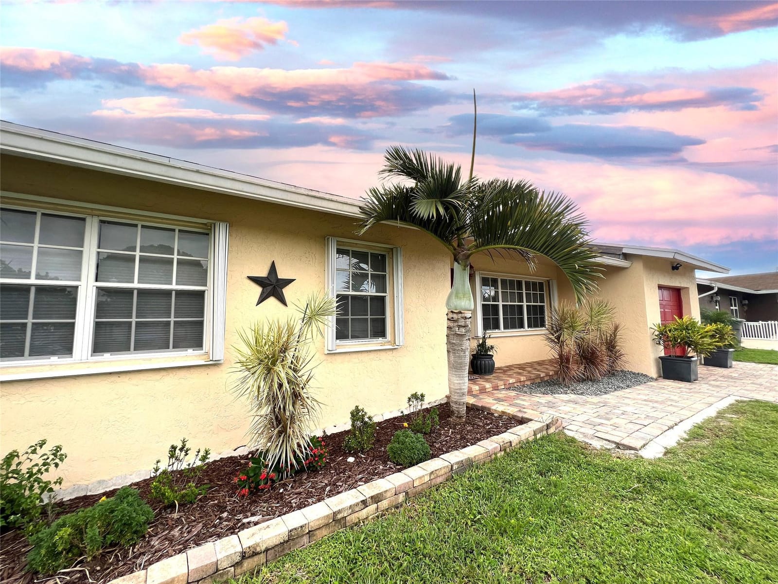 9135 SADDLECREEK Drive — photo 2