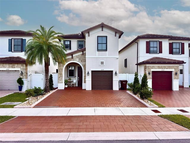 11014 W 35th Lane, Aquabella North, Hialeah, FL