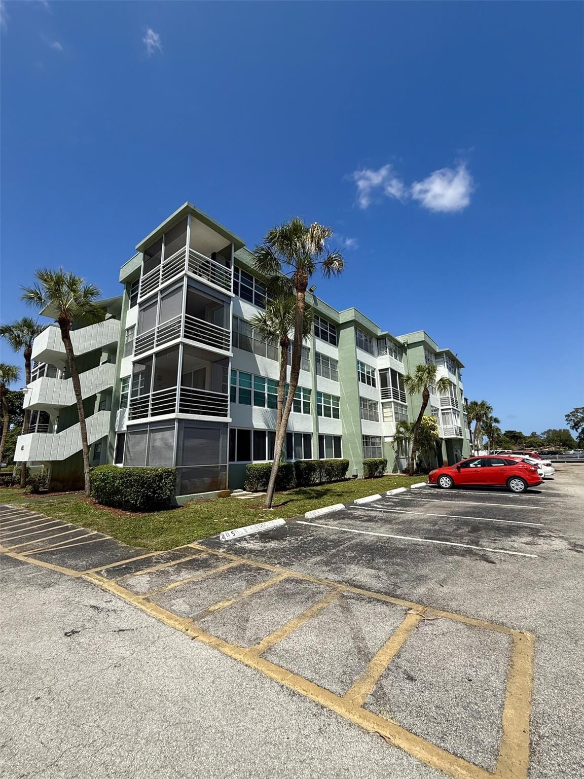 2741 E TAFT Street 102