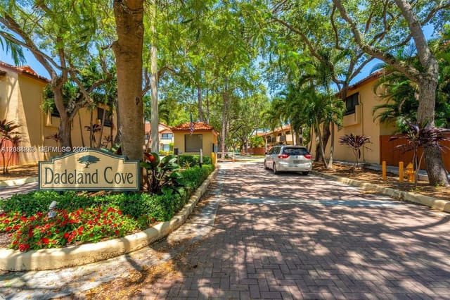 7871 SW 102nd Lane, Miami, FL 33156