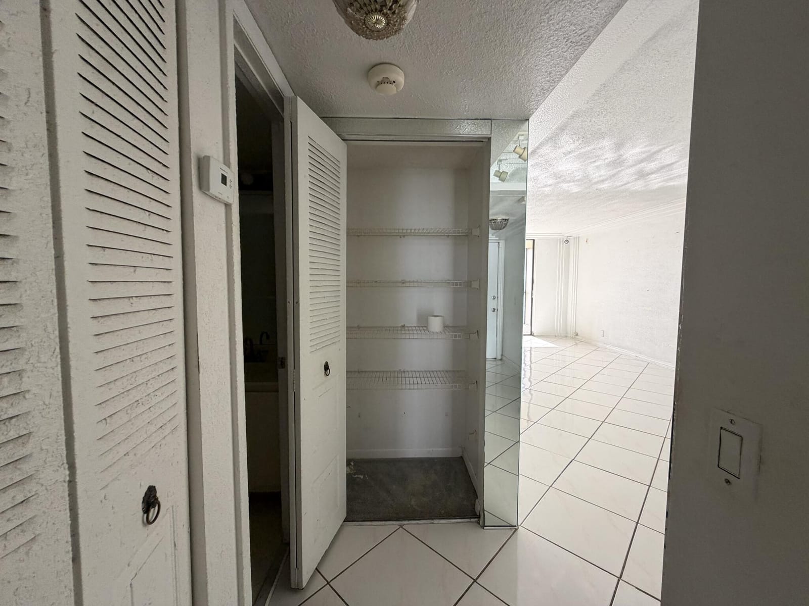 112 LAKE EMERALD Drive 203, Oakland Park, FL 33309 photo 12