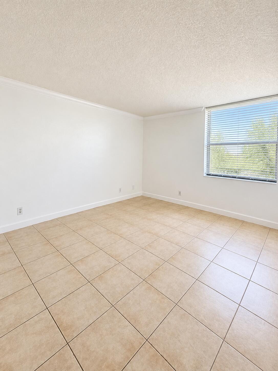 112 LAKE EMERALD Drive 203, Oakland Park, FL 33309 photo 25