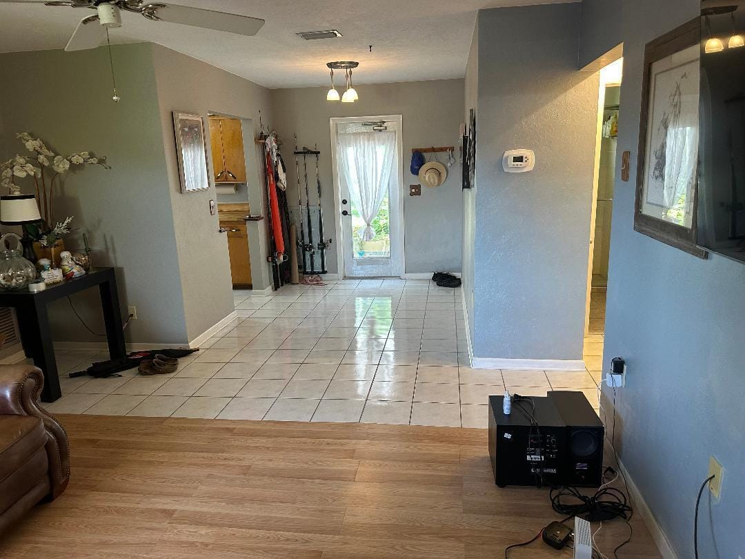 1075 James Road, Lantana, FL 33462 photo 2