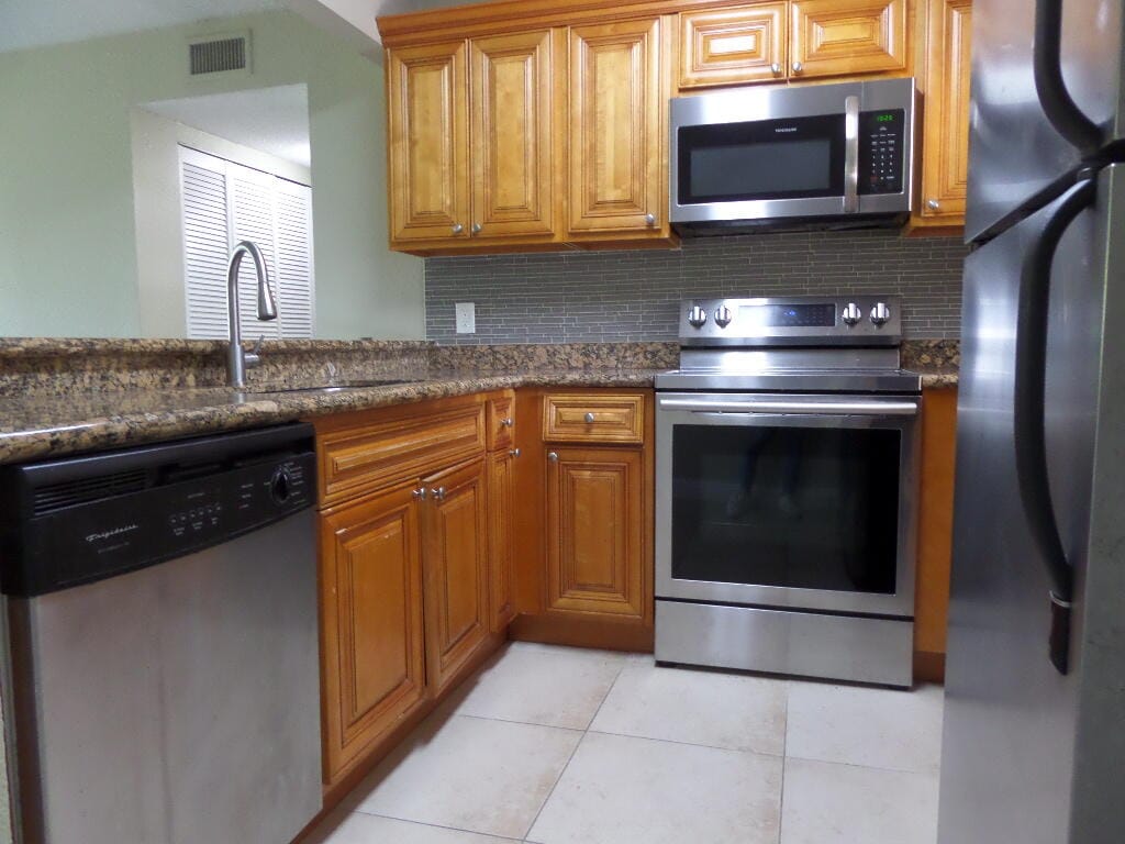 1581 BALFOUR POINT Drive G — photo 5