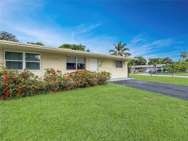 1725 NW 54th Terrace , Lauderhill, FL 33313