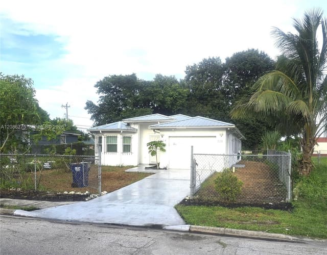 110 NW 9th Avenue, South Bay, FL 33493