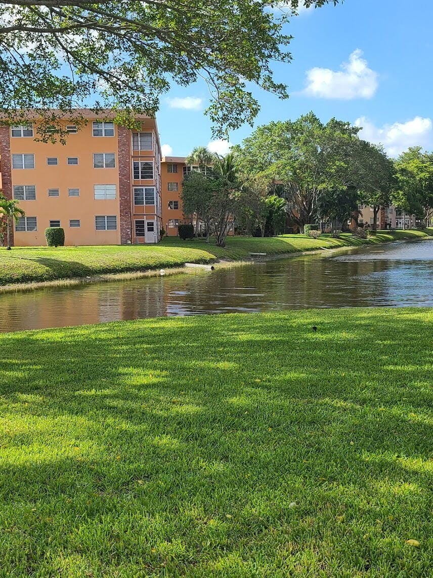 2901 NW 46th Avenue 405, Lauderdale Lakes, FL 33313 photo 14