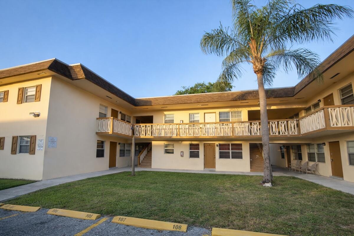 3721 SW 59th Terrace 5 — photo 1