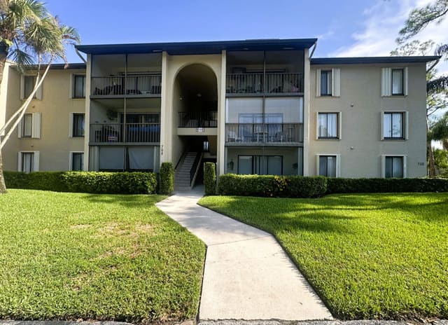 708 Sunny Pine Way H2, Greenacres, FL 33415