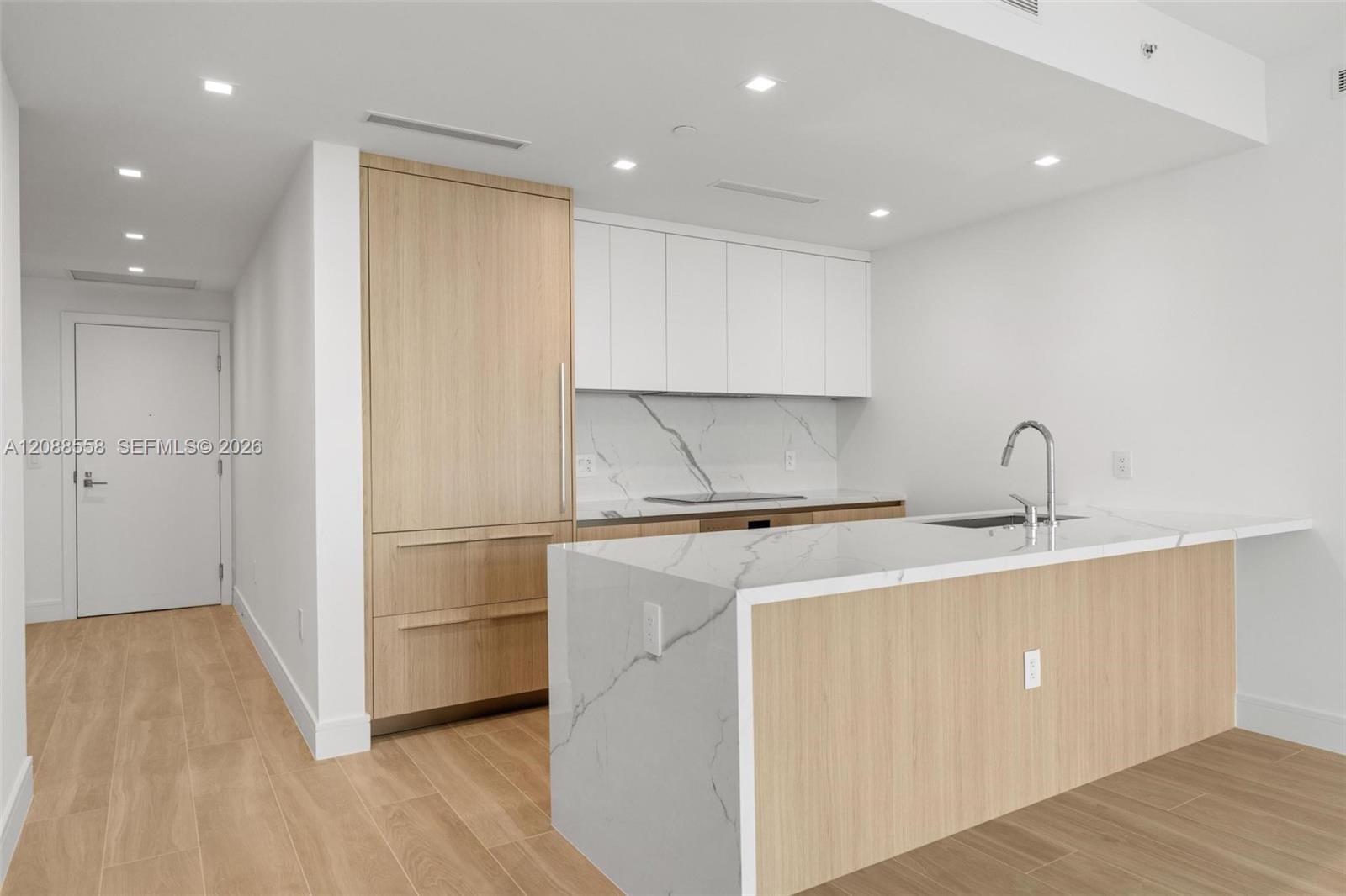 2411 Laguna Circle 2803, Miami, FL 33181 photo 11
