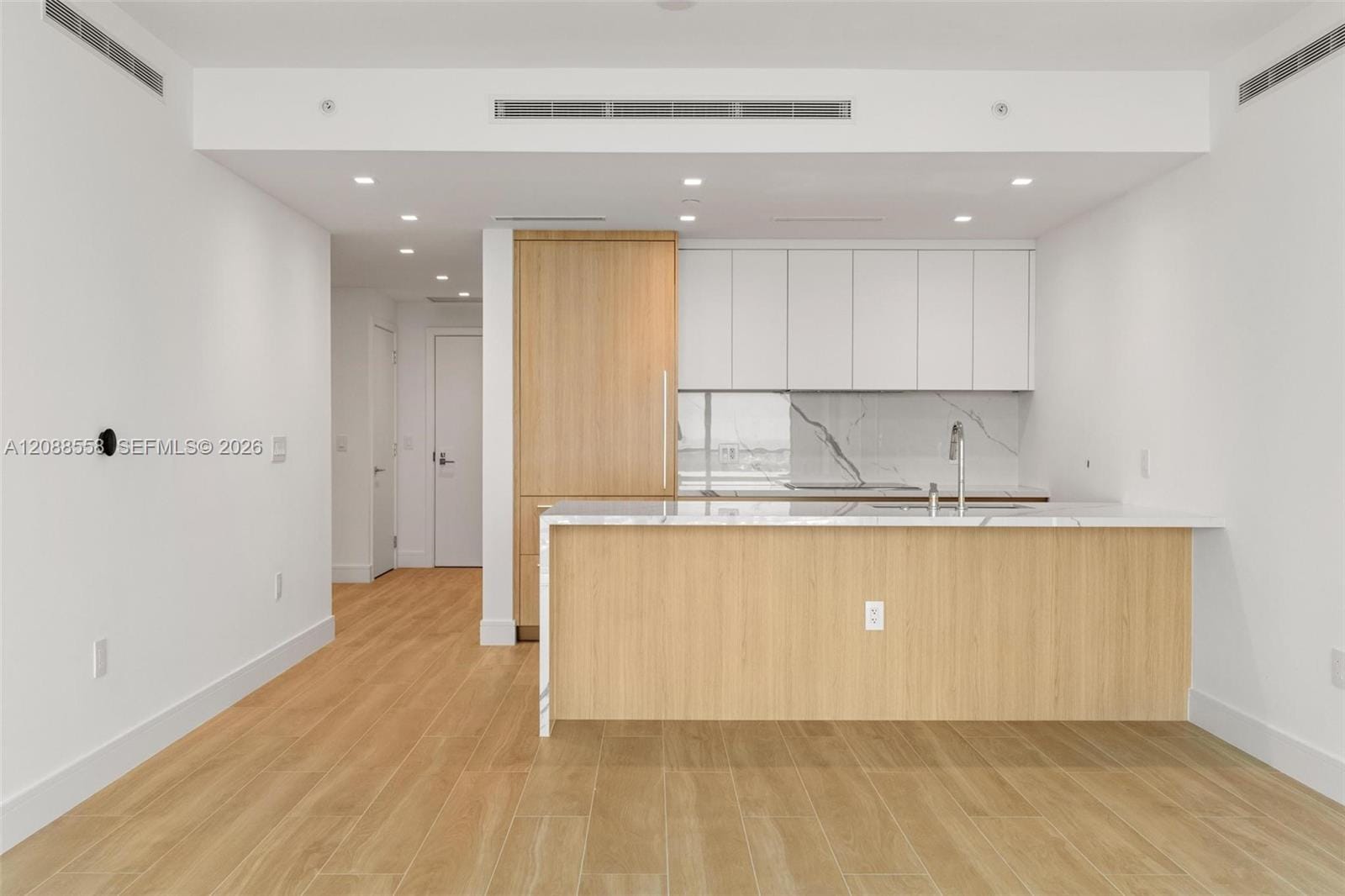 2411 Laguna Circle 2803, Miami, FL 33181 photo 12