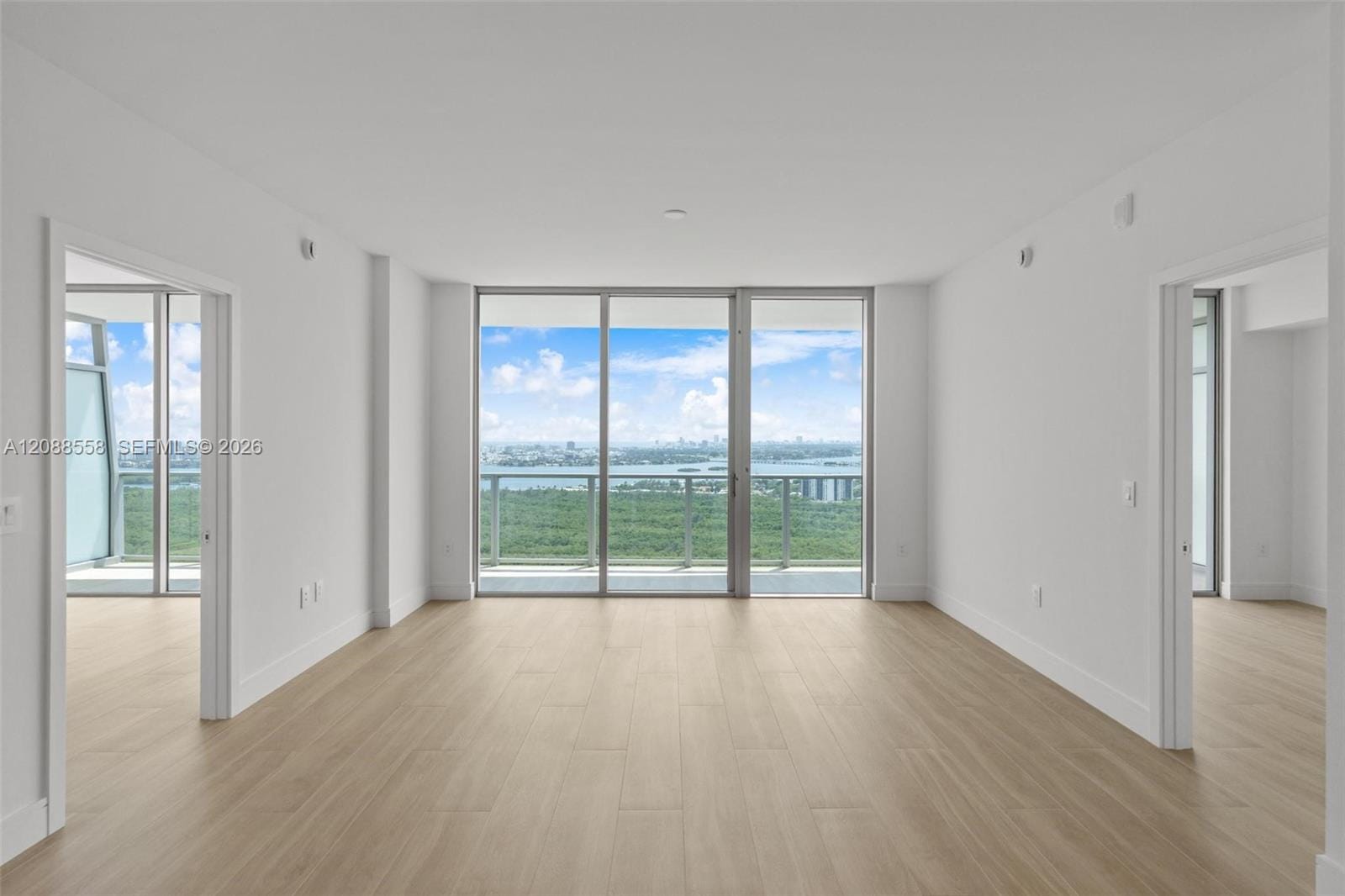 2411 Laguna Circle 2803, Miami, FL 33181 photo 13