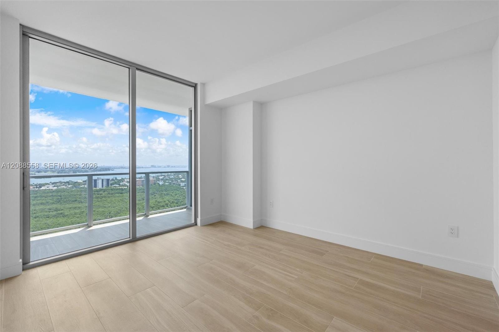 2411 Laguna Circle 2803, Miami, FL 33181 photo 14