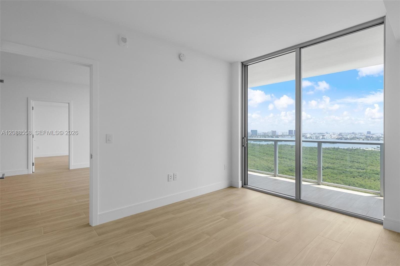 2411 Laguna Circle 2803, Miami, FL 33181 photo 15