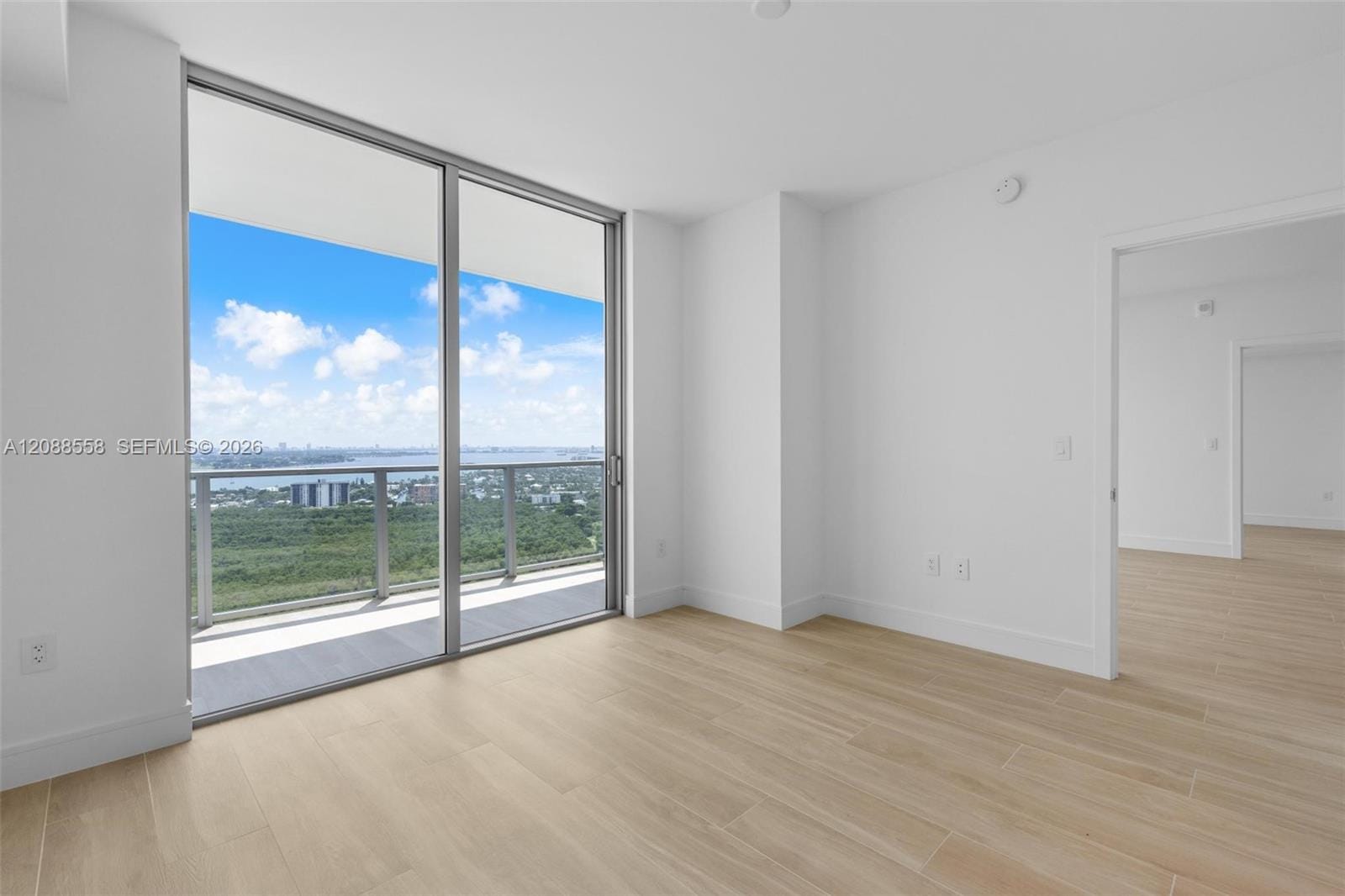 2411 Laguna Circle 2803, Miami, FL 33181 photo 20