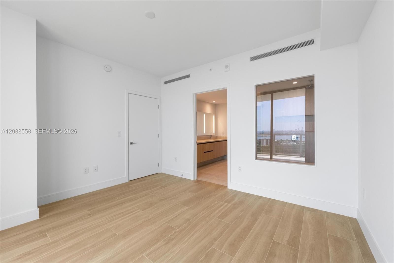 2411 Laguna Circle 2803, Miami, FL 33181 photo 21
