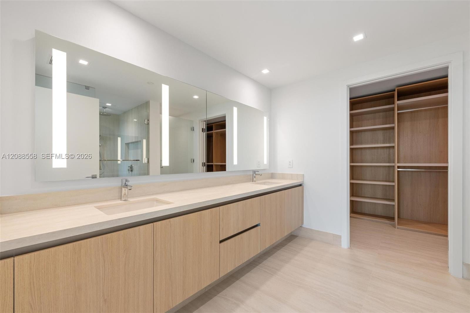2411 Laguna Circle 2803, Miami, FL 33181 photo 22