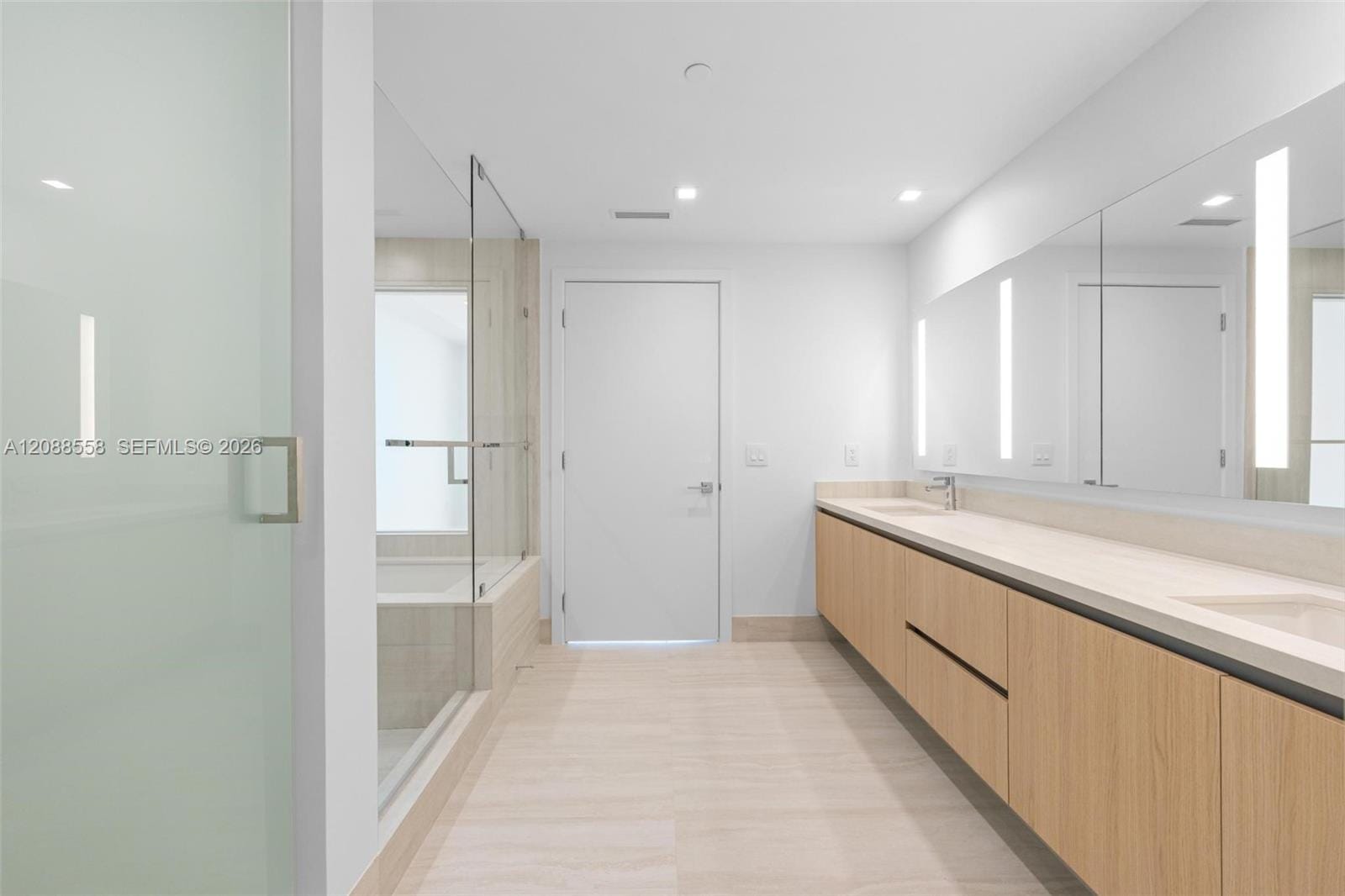 2411 Laguna Circle 2803, Miami, FL 33181 photo 28
