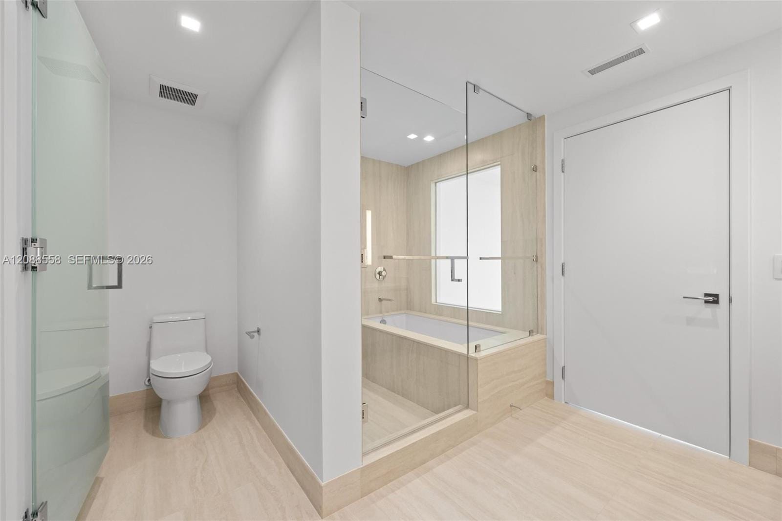 2411 Laguna Circle 2803, Miami, FL 33181 photo 29