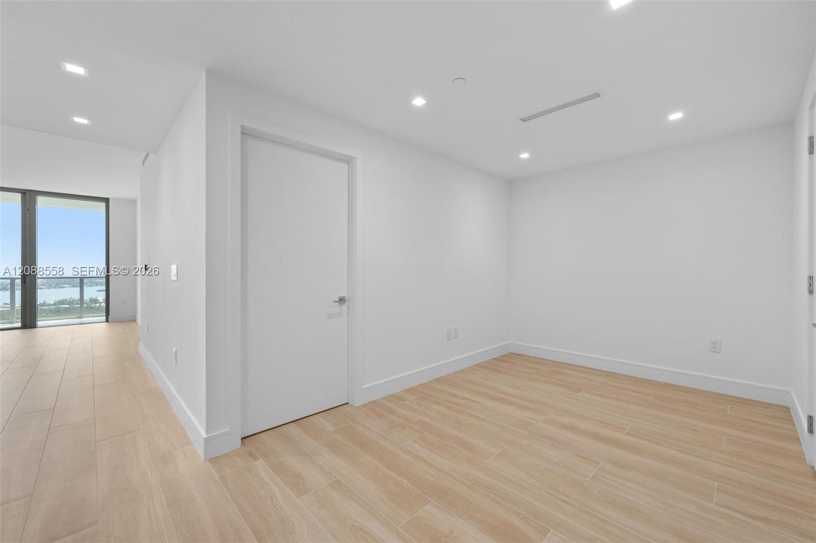 2411 Laguna Circle 2803, Miami, FL 33181 photo 6