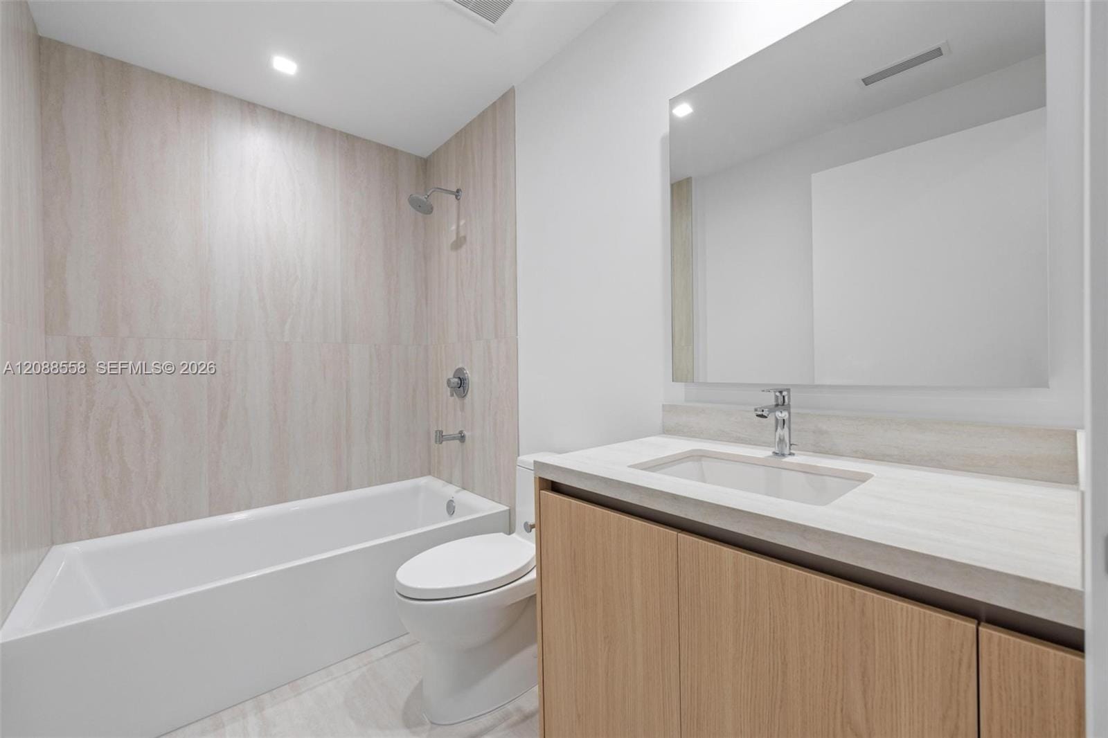 2411 Laguna Circle 2803, Miami, FL 33181 photo 7