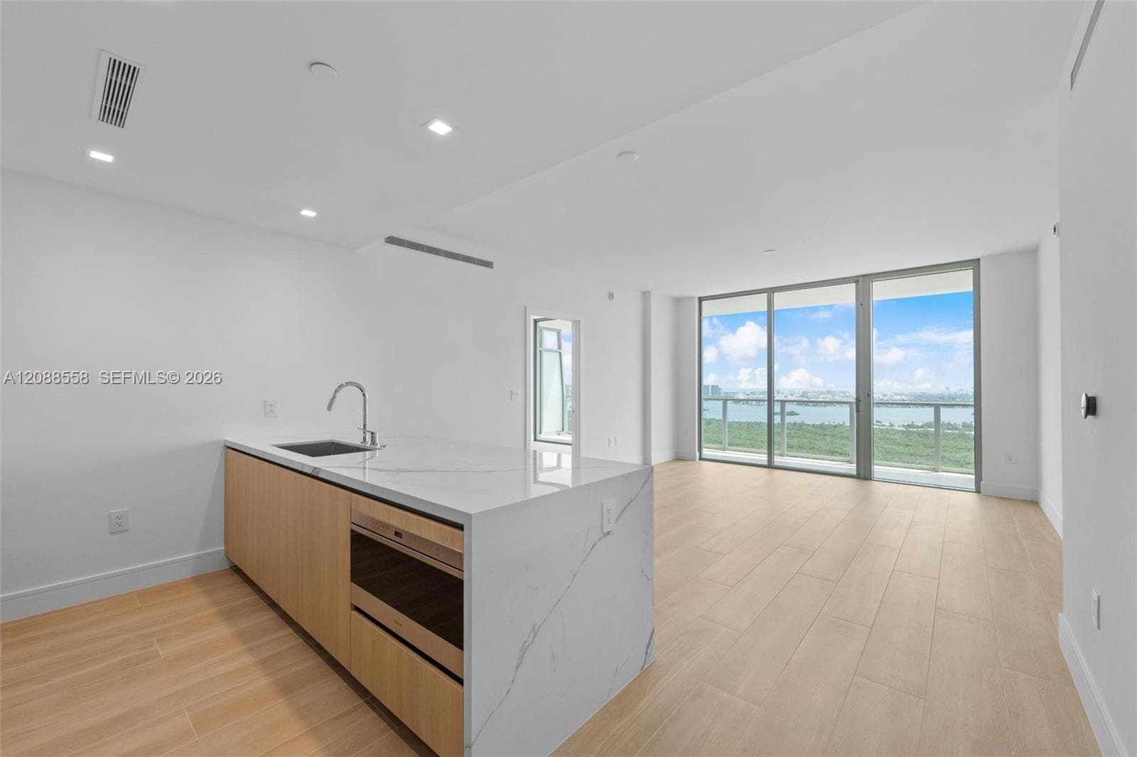 2411 Laguna Circle 2803, Miami, FL 33181 photo 8